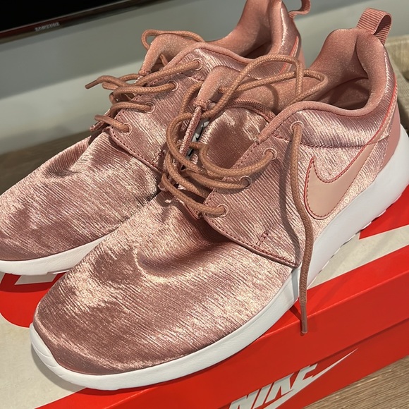 Nike Rust Pink Sneakers - Picture 2 of 8